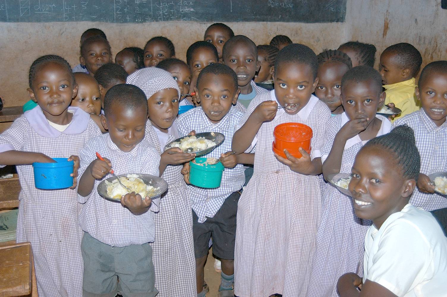 Children Having Lunch At School In Kenya - International Initiative To 